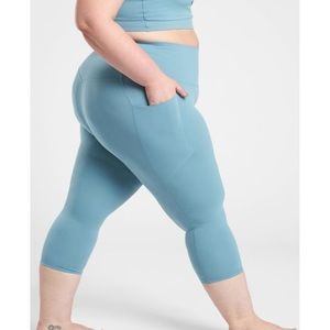 Athleta Salutation Capri